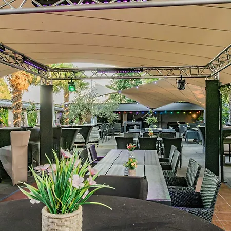 Hotel Restaurant Cafe Houben 2*