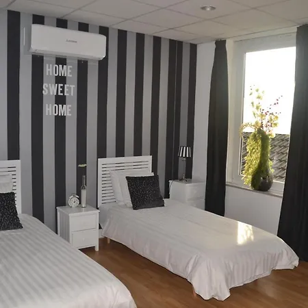 Restaurant Cafe Houben מלון 2*