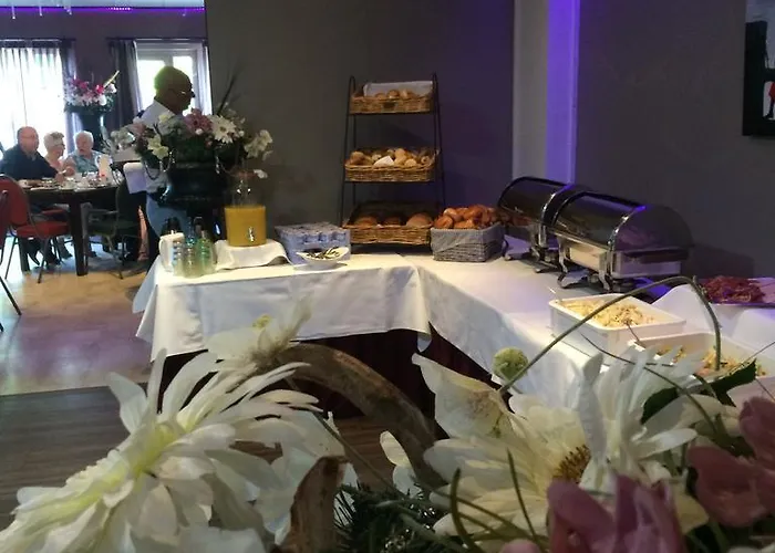 Restaurant Cafe Houben فندق